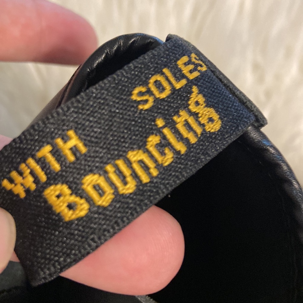 Dr.Martens  Air Wair with sole bouncing 🥾 size 8M BNWOT please see all photos - Picture 17 of 17